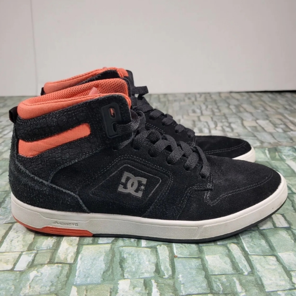 DC Shoes Nyjah High I Women's sz 7.5 Suede Black Coral